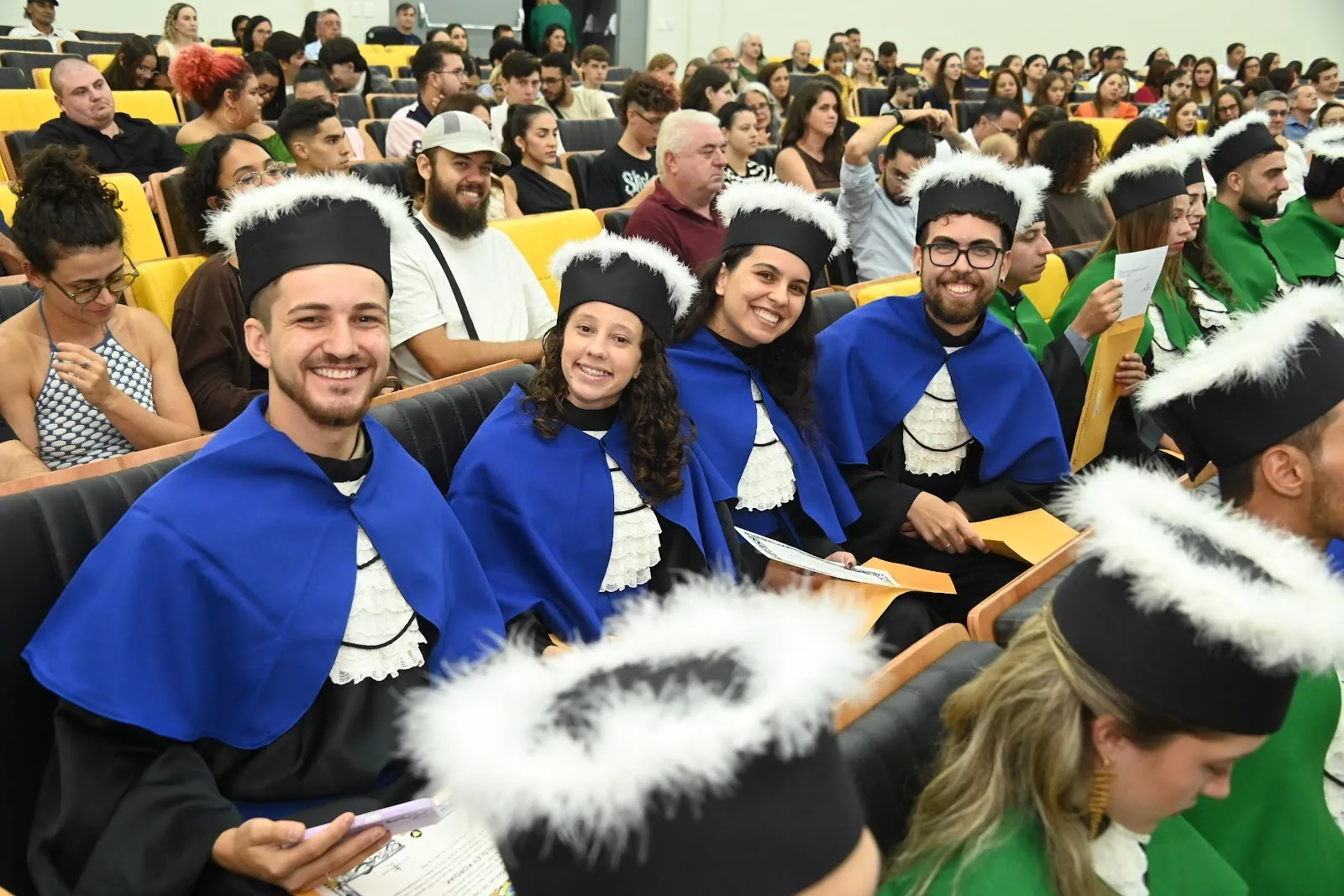 Colação de grau intersetorial da Unicentro reúne formandos de 13 cursos no câmpus Cedeteg