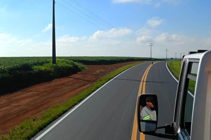 Rodovia de acesso a Goioxim recebe melhorias na pista e nova sinalização