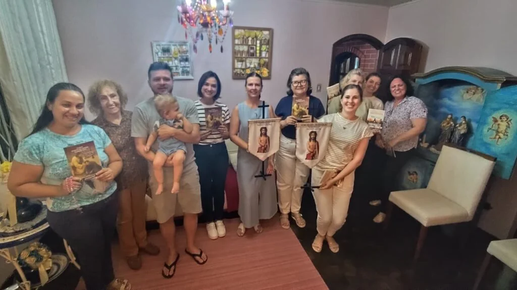 Pequenas Comunidades Missionárias: Paróquia Bom Jesus inicia Via-Sacra nas casas em Guarapuava
