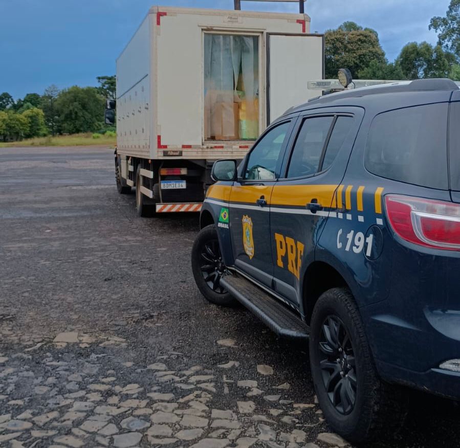 PRF apreende mais de 10 mil celulares em meio à carga de sorvete na BR-277, em Laranjeiras do Sul