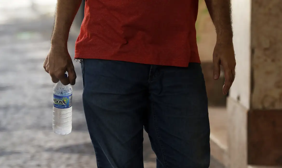 Onda de calor atingirá Paraná e mais 3 estados; Inmet alerta para riscos à saúde