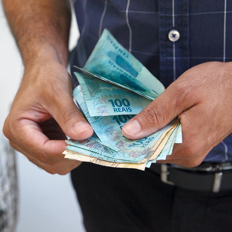 Caixa começa a pagar hoje (segunda 18) Bolsa Família de maio