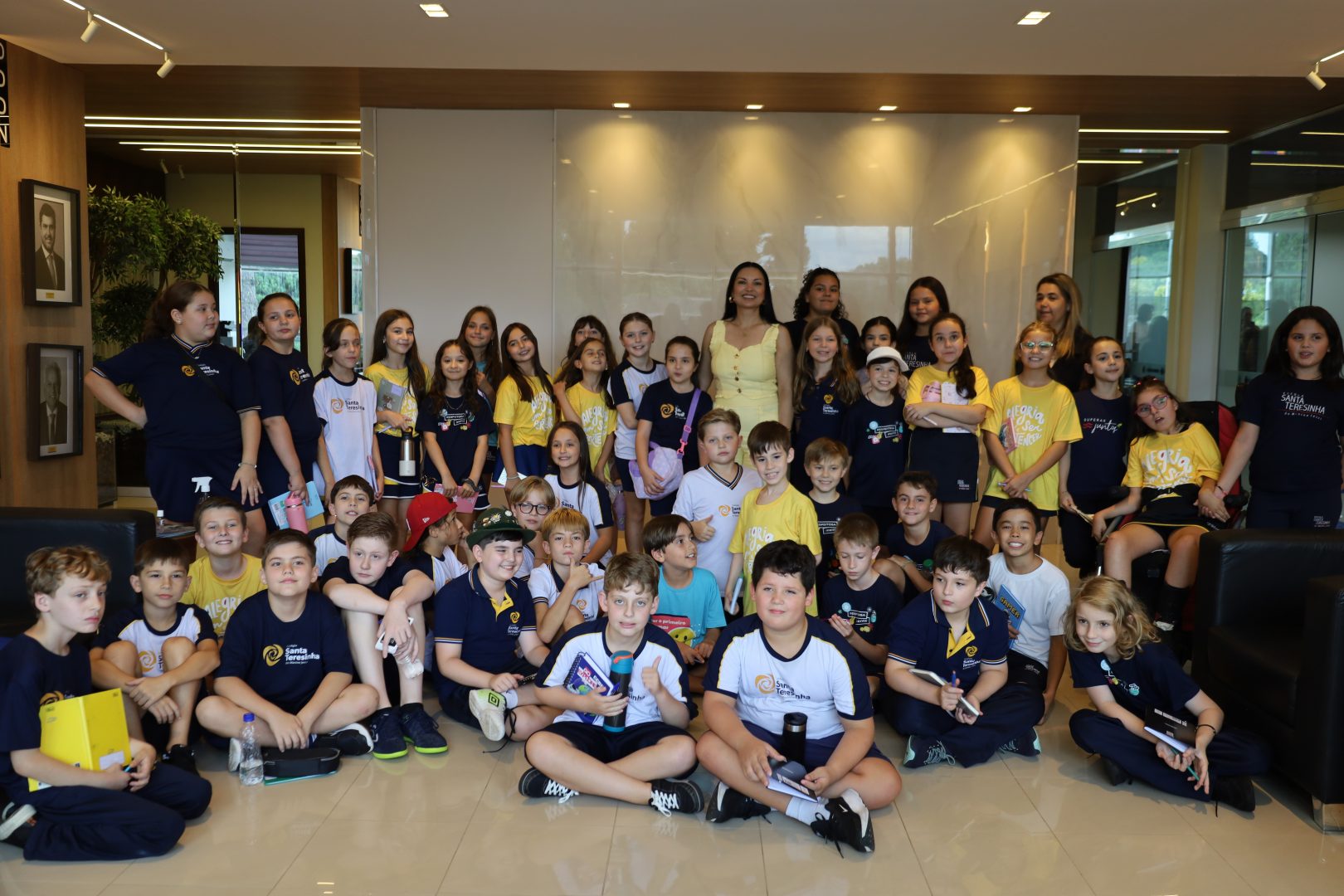 Alunos da Escola Santa Teresinha visitam a Prefeitura e conhecem na prática o funcionamento do Poder Executivo