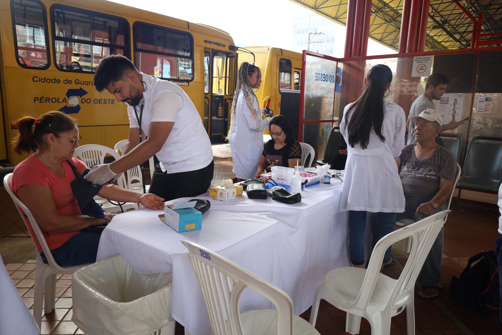 Prefeitura realiza ação educativa de combate ao uso de álcool e outras drogas no Terminal da Fonte